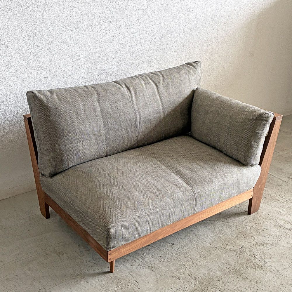 マスターウォール MASTERWAL ヘヴン HEAVEN 950 SOFA ワンアーム1シーター130 ソファ 片アーム ファブリックシート ウォールナット無垢材 フルカバーリング アカセ木工 展示品 〓