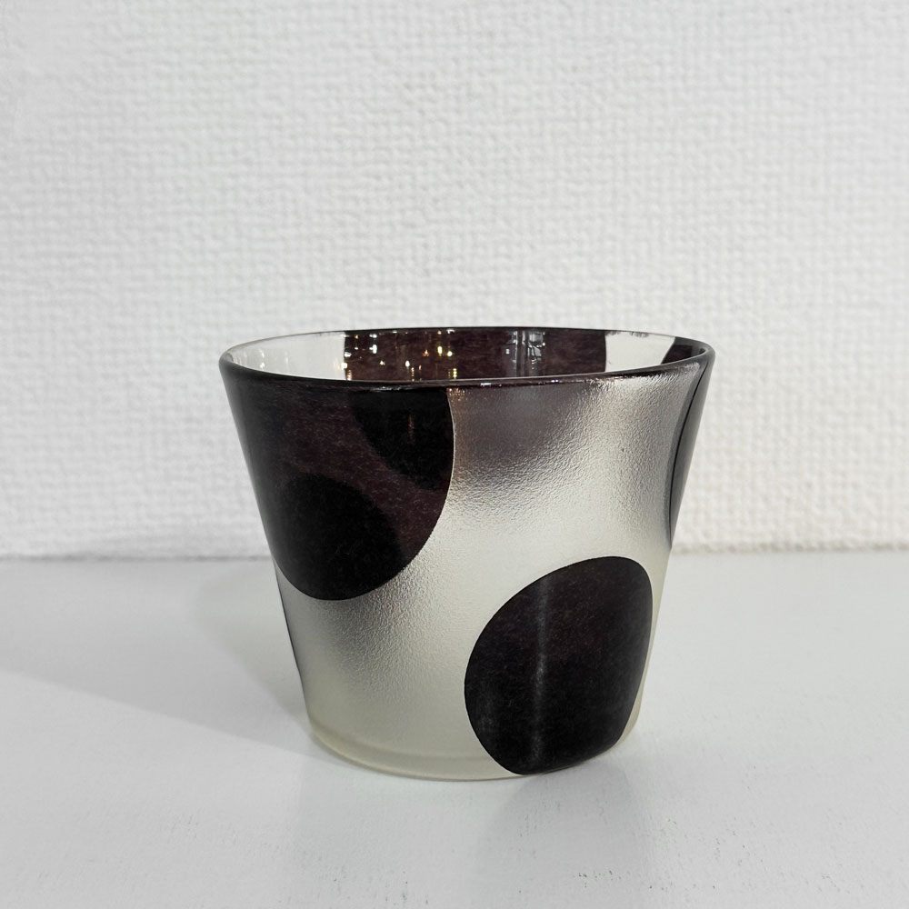 辻和美 Kazumi Tsuji めんちょこ デカマル ガラスカップ Φ9×7cm ファクトリーズーマー factory zoomer 現代作家 ◎