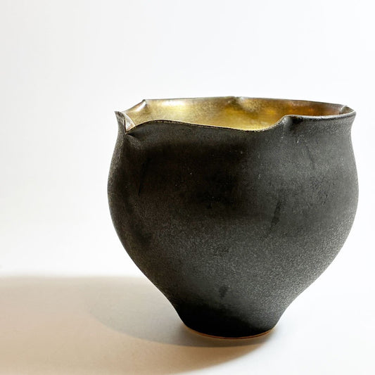 木下和美 黒釉輪花 片口 カップ 金彩 黒釉 磁器 Φ9.5cm 現代作家 ★
