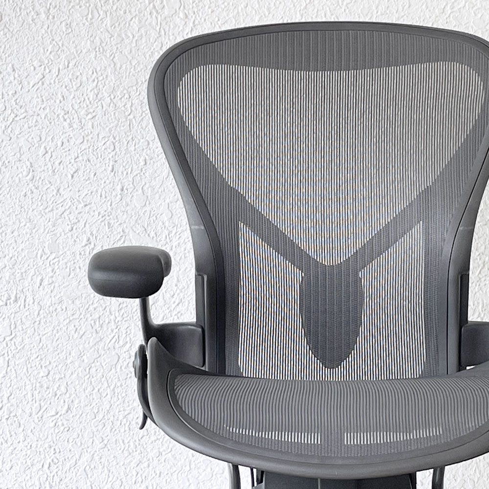 ハーマンミラー Herman Miller アーロンチェア デスクチェア リマスタード ライト Bサイズ グラファイトベース ビル・スタンフ ＆ ドン・チャドウィック ポスチャーフィット ◇
