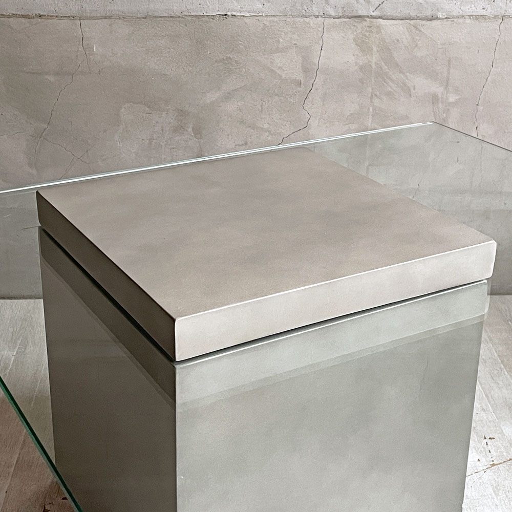 モーダエンカーサ moda en casa フライングテーブル FLYING TABLE コンクリートベース ガラス ローテーブル 定価 ￥75,900- ♪
