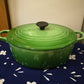 美品 ルクルーゼ LE CREUSET ココットオーバル 25cm 廃番色 ローズマリー◎