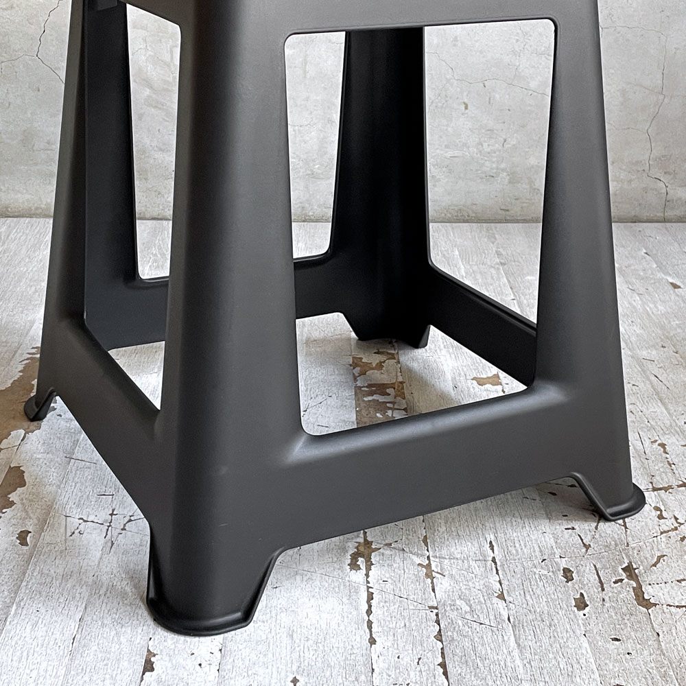 ヴィトラ vitra チャップ Chap コンスタンチン・グルチッチ スタッキングスツール サイドテーブル フットレスト ディープブラック スイス ♪
