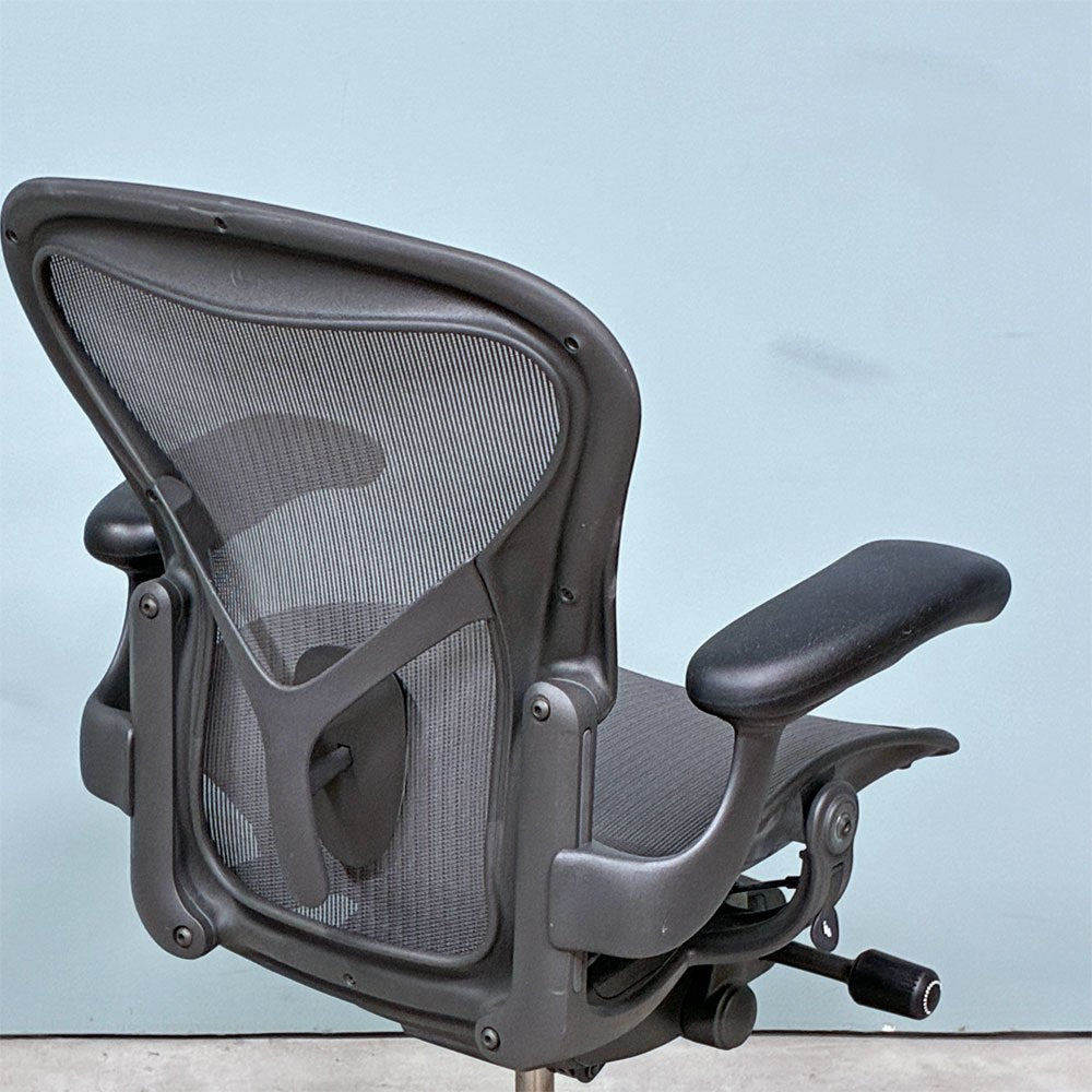 ハーマンミラー Herman Miller アーロンチェア デスクチェア リマスタード ライト Aサイズ グラファイトベース ビル・スタンフ ＆ ドン・チャドウィック ポスチャーフィット ◎