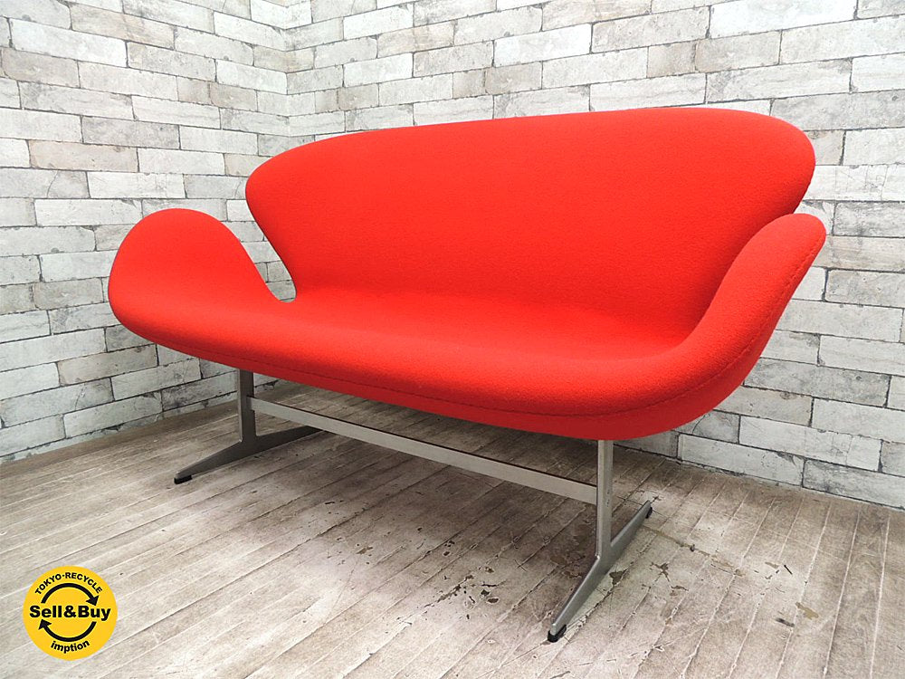 フリッツハンセン Fritz Hansen スワンソファ Swan Sofa クラシックレッド Hallingdal 674 展示美品 アルネヤコブセン Arne Jacobsen 定価114万円 ●