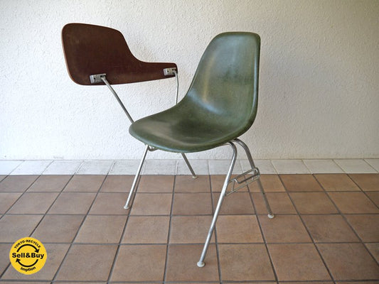 ハーマンミラー HermanMiller C&R. Eames 70's ビンテージ 2nd サイドシェルチェア レアOG色 + 貴重 肘掛けテーブル付 スクールベース スタッキングベース DSS ◇