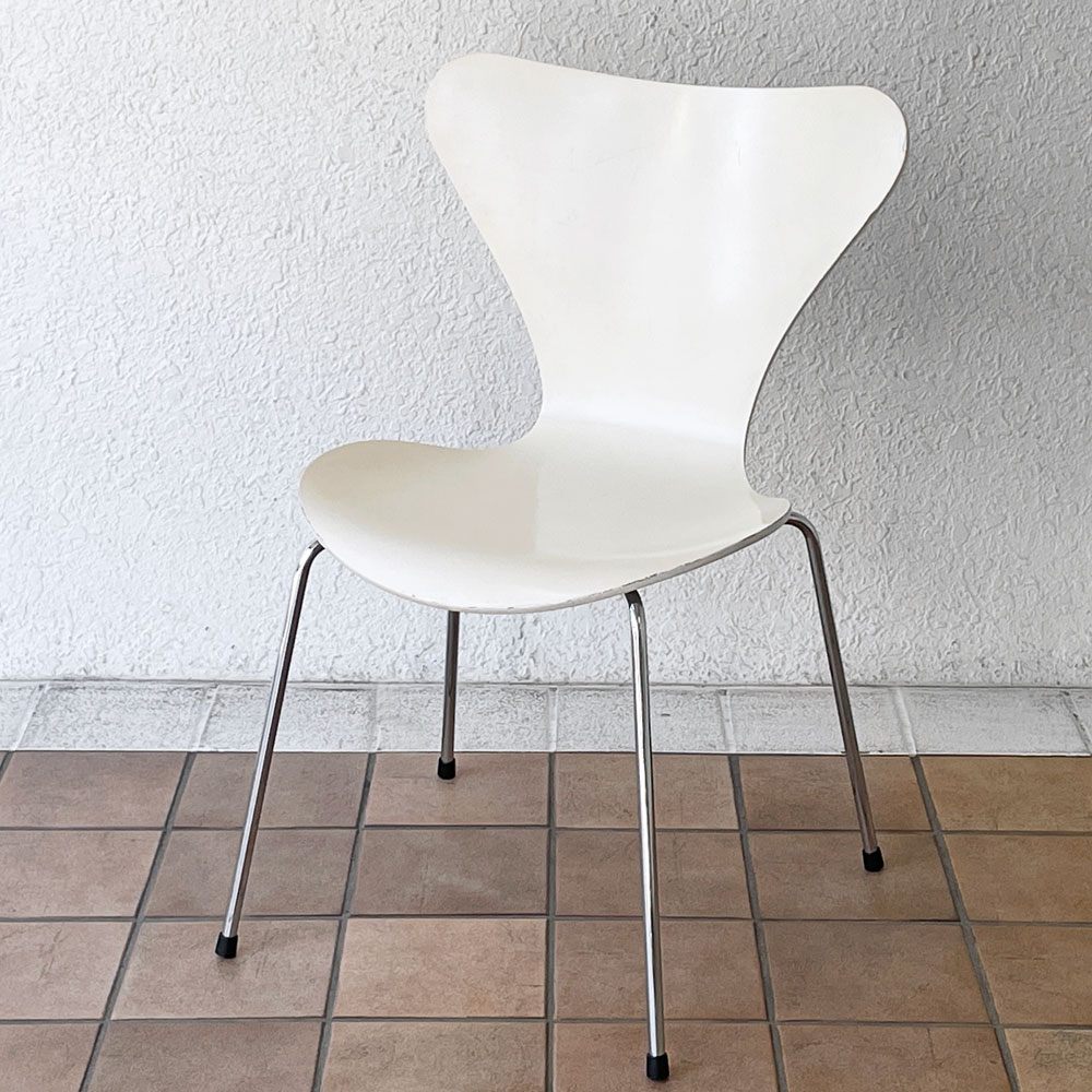 フリッツハンセン Fritz Hansen 3107 セブンチェア ラッカー ホワイト スタッキング アルネ・ヤコブセン デンマーク 北欧家具 A ◇