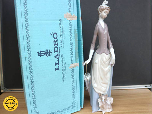 リヤドロ LLADRO #4761 『 犬を連れた婦人 』 フィギュリン 陶器 人形 置物 箱付 ◎