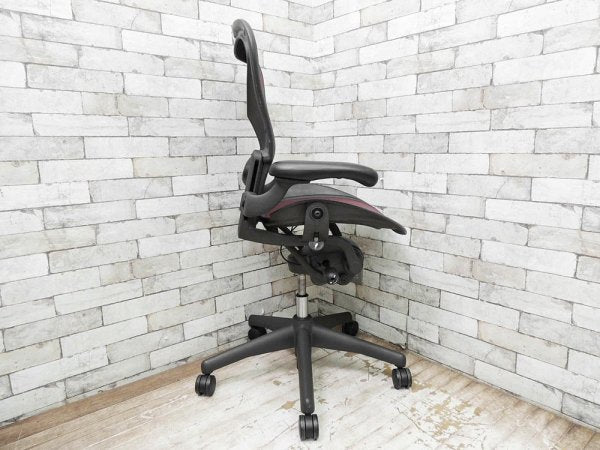 ハーマンミラー Herman Miller アーロンチェア Aeron Chair ランバーサポート Bサイズ グラファイトベース クラシックカーボン フル装備 レッド系カラー ●