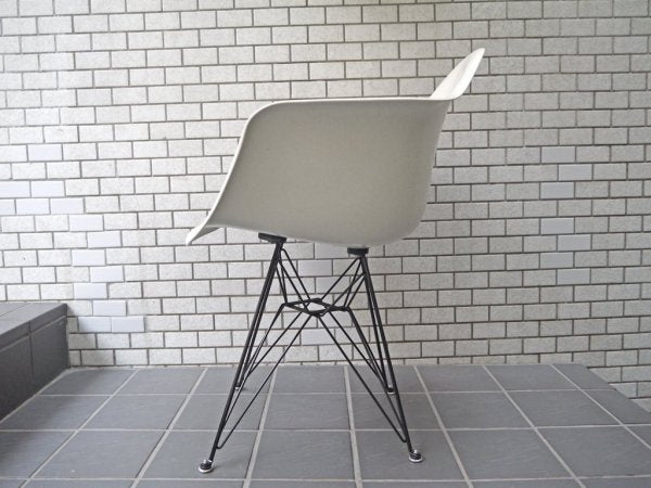 ハーマンミラー Herman Miller アームシェルチェア 現行 FRP製 パーチメントシェル + エッフェルベース1stタイプ C&R イームズ ミッドセンチュリー ■