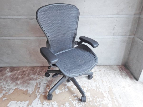 ハーマンミラー HermanMiller アーロンチェア Bサイズ ポスチャーフィット フル装備 クラシックカーボン グラファイトカラーベース ♪