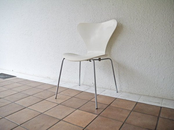 フリッツハンセン Fritz Hansen セブンチェア Seven Chair アルネヤコブセン Arne Jacobsen ホワイトラッカー (定価:￥72,360-/'91.ver) ◇