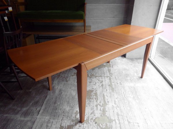 カリガリス calligaris 伸長式 ダイニングテーブル 蛇腹 モダンデザイン イタリア ♪