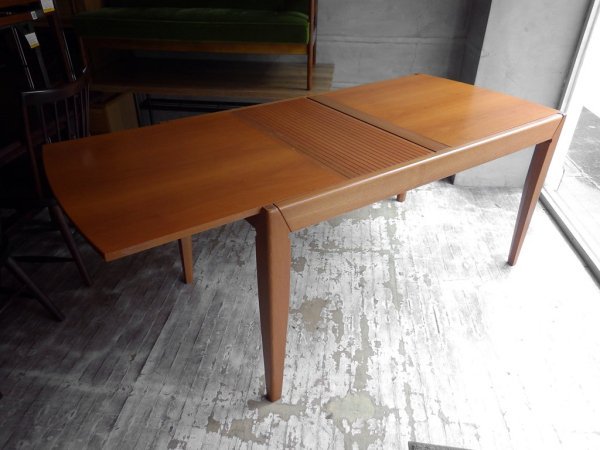 カリガリス calligaris 伸長式 ダイニングテーブル 蛇腹 モダンデザイン イタリア ♪