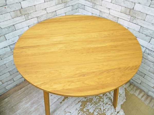 ヘイ HAY トライアングル レッグ テーブル TRIANGLE LEG TABLE ダイニングテーブル オーク材 Φ115cm 定価217,800円 北欧家具 ●