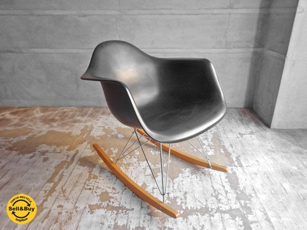 ハーマンミラー HermanMiller × ヴィトラ vitra. 廃盤 Wネーム C&R.イームズ Eames アームシェルチェア 黒 ロッカーベース ミッドセンチュリー ♪