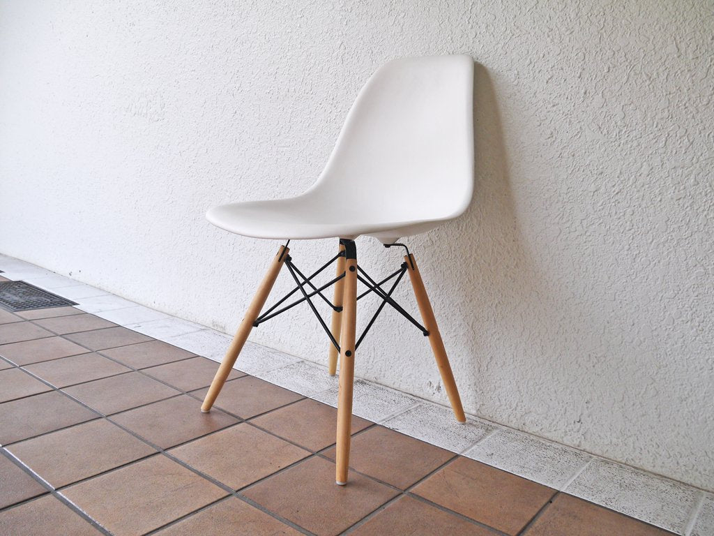 ハーマンミラー HermanMiller C&R.イームズ Eames サイドシェルチェア ダウェルレッグ ＝ DSW /  ホワイト 定価￥64,900- A ◇