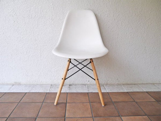 ハーマンミラー HermanMiller C&R.イームズ Eames サイドシェルチェア ダウェルレッグ ＝ DSW /  ホワイト 定価￥64,900- A ◇