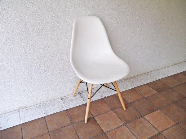 ハーマンミラー HermanMiller C&R.イームズ Eames サイドシェルチェア ダウェルレッグ ＝ DSW /  ホワイト 定価￥64,900- A ◇