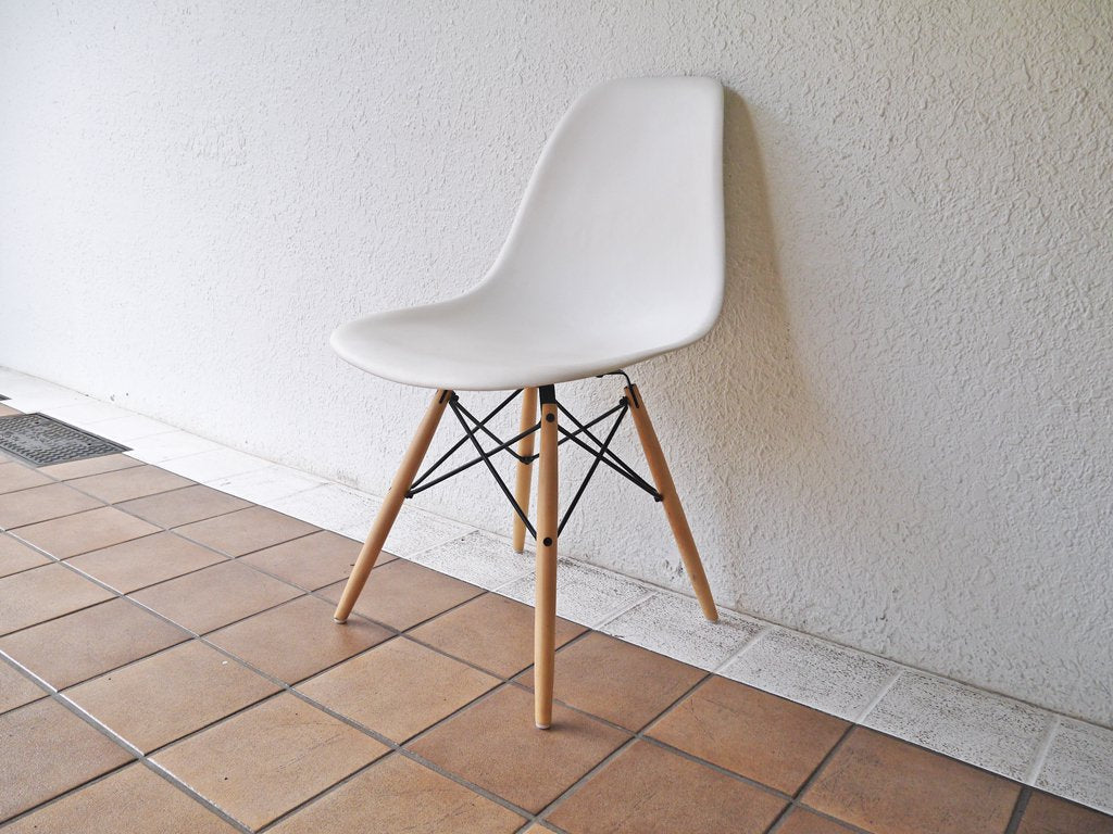 ハーマンミラー HermanMiller C&R.イームズ Eames サイドシェルチェア ダウェルレッグ ＝ DSW /  ホワイト 定価￥64,900- B ◇