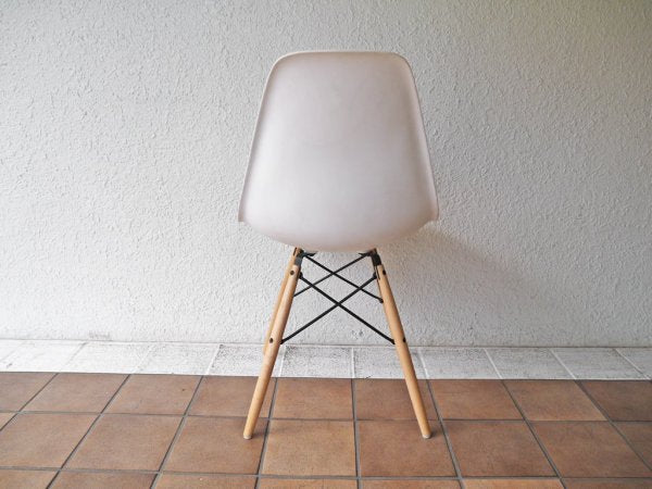 ハーマンミラー HermanMiller C&R.イームズ Eames サイドシェルチェア ダウェルレッグ ＝ DSW /  ホワイト 定価￥64,900- B ◇