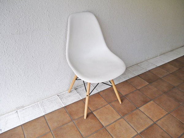 ハーマンミラー HermanMiller C&R.イームズ Eames サイドシェルチェア ダウェルレッグ ＝ DSW /  ホワイト 定価￥64,900- B ◇