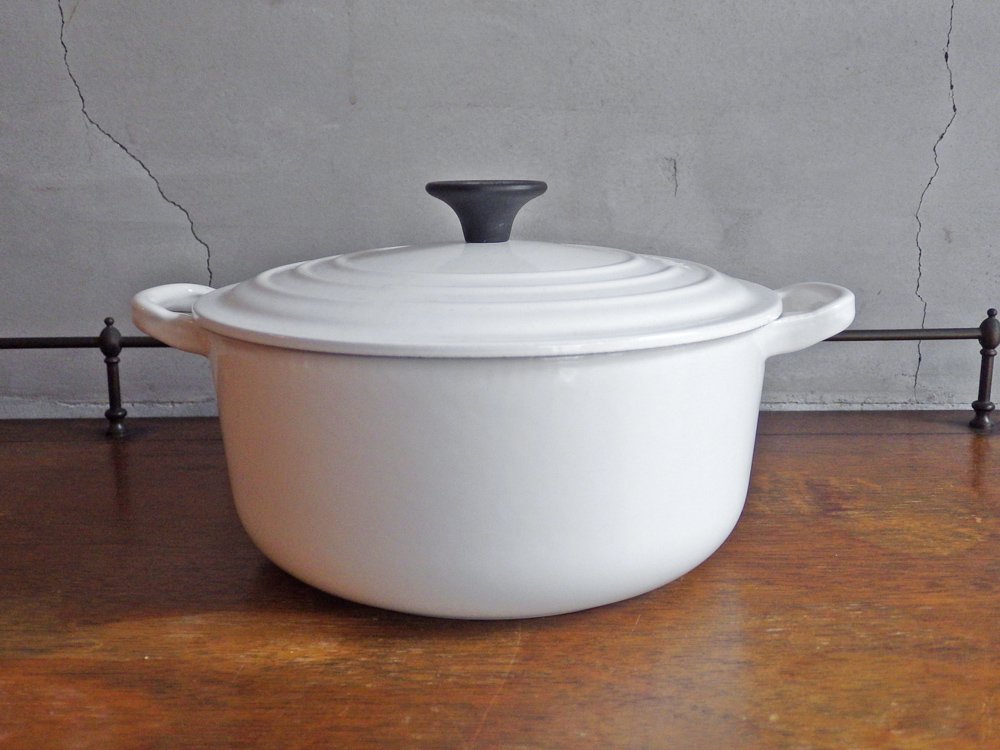 ルクルーゼ LE CREUSET ココットロンド キャセロール 両手鍋 Φ26cm ホワイト ♪