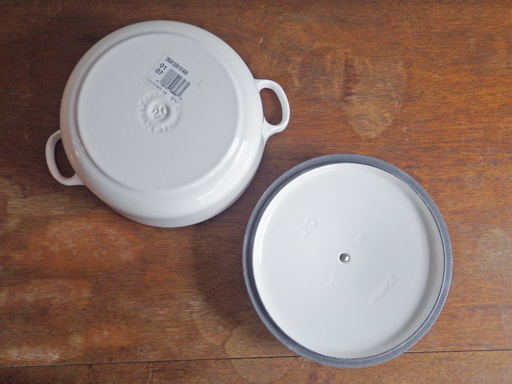 ルクルーゼ LE CREUSET ココットロンド キャセロール 両手鍋 Φ26cm ホワイト ♪