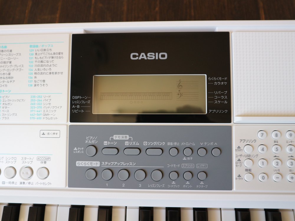 カシオ CASIO 光ナビゲーションキーボード LK-516 61鍵盤 箱&楽譜&ヘッドホン&マイク付 新品未使用品 ◎