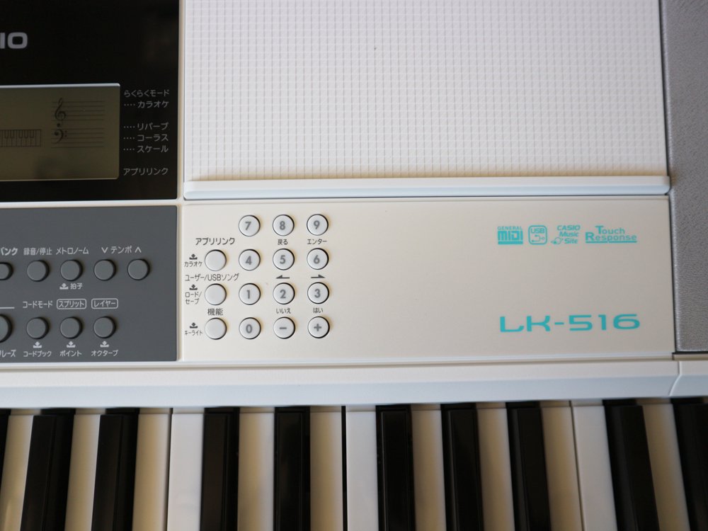 カシオ CASIO 光ナビゲーションキーボード LK-516 61鍵盤 箱&楽譜&ヘッドホン&マイク付 新品未使用品 ◎