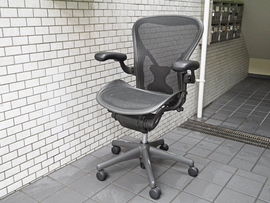 ハーマンミラー Herman Miller アーロンチェア Bサイズ ポスチャーフィット クラシックカーボン グラファイトカラーベース フル装備 ■