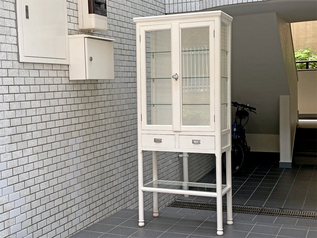 アンティーク調 木製ドクターキャビネット ケビント ホワイトペイント 医療棚 ガラス棚 ディスプレイケース 店舗什器 ■