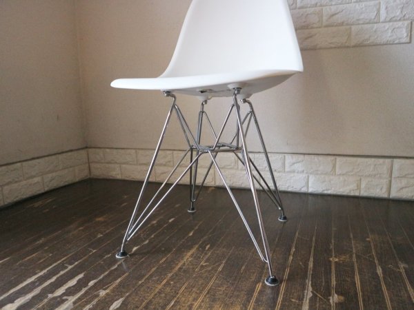 ハーマンミラー HermanMiller × ヴィトラ vitra. 廃盤 Wネーム C&R.イームズ Eames サイドシェルチェア 白 エッフェルベース DSR ◎