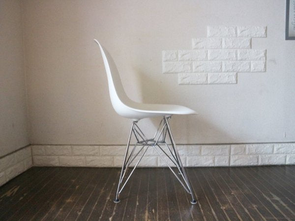 ハーマンミラー HermanMiller × ヴィトラ vitra. 廃盤 Wネーム C&R.イームズ Eames サイドシェルチェア 白 エッフェルベース DSR ◎