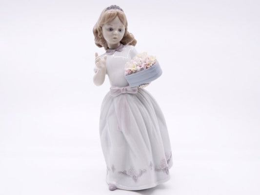 リヤドロ LLADRO 『大切なあなたへ』 フィギュリン オブジェ 人形 箱付き スペイン製 定価：49,500円 ●