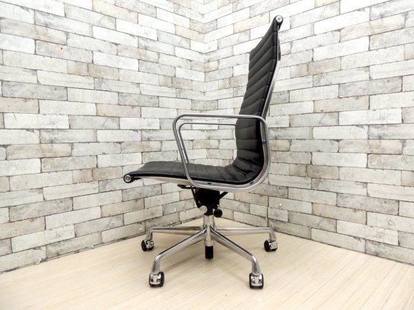 ハーマンミラー Herman Miller アルミナムグループ エグゼクティブチェア 本革製 アルミバフ ガス圧昇降 チャールズ&レイ・イームズ キャスターチェア オフィスチェア ●