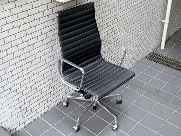 ハーマンミラー Herman Miller アルミナムグループ エグゼクティブチェア 本革 ブラック ハイバック ガス圧シリンダー昇降 クロームフード イームズ ■