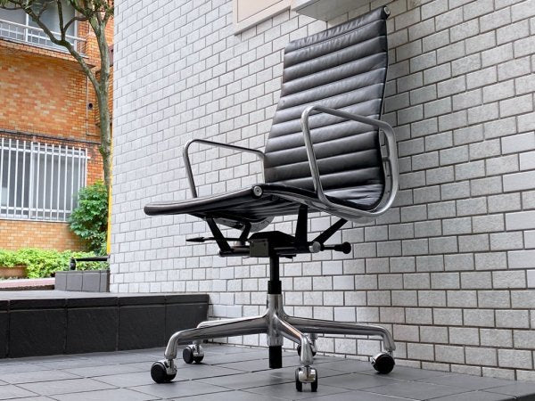 ハーマンミラー Herman Miller アルミナムグループ エグゼクティブチェア 本革 ブラック ハイバック ガス圧シリンダー昇降 クロームフード イームズ ■