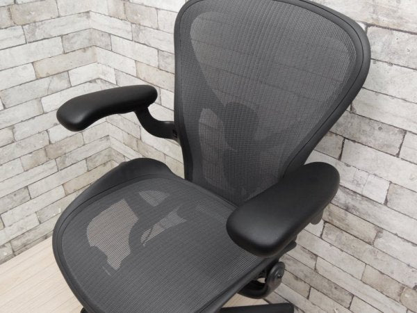 ハーマンミラー Herman Miller アーロンチェア リマスタード Mサイズ ポスチャーフィットSL サテンカーボンベース 定価\225,500- ●