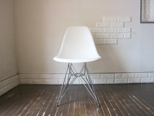 ハーマンミラー HermanMiller × ヴィトラ vitra. Wネーム C&R.イームズ Charles & Ray Eames サイドシェルチェア ホワイト エッフェルベース DSR B ◎