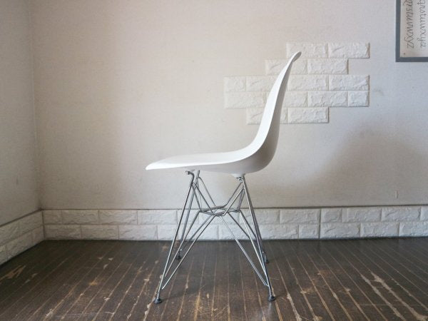 ハーマンミラー HermanMiller × ヴィトラ vitra. Wネーム C&R.イームズ Charles & Ray Eames サイドシェルチェア ホワイト エッフェルベース DSR B ◎