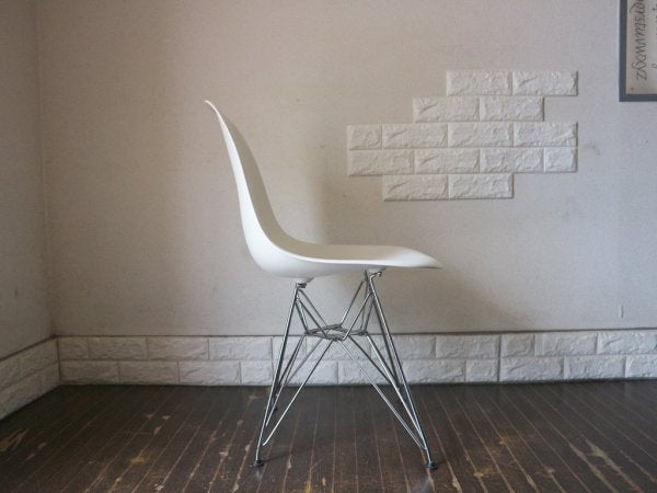 ハーマンミラー HermanMiller × ヴィトラ vitra. Wネーム C&R.イームズ Charles & Ray Eames サイドシェルチェア ホワイト エッフェルベース DSR B ◎