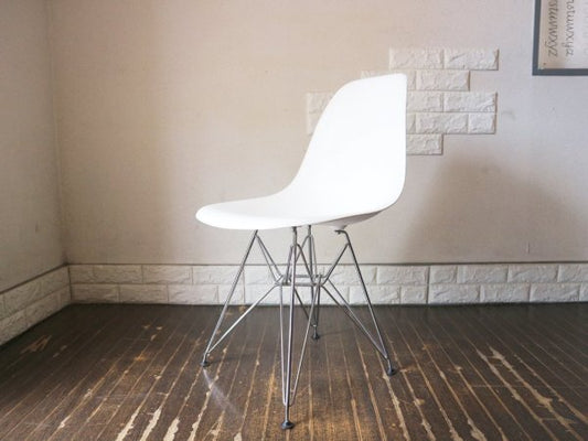 ハーマンミラー HermanMiller × ヴィトラ vitra. Wネーム C&R.イームズ Charles & Ray Eames サイドシェルチェア ホワイト エッフェルベース DSR A ◎