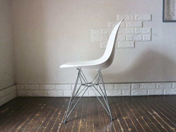 ハーマンミラー HermanMiller × ヴィトラ vitra. Wネーム C&R.イームズ Charles & Ray Eames サイドシェルチェア ホワイト エッフェルベース DSR A ◎