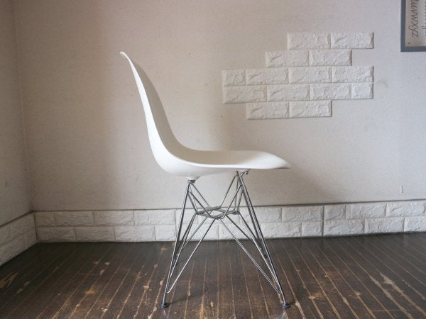 ハーマンミラー HermanMiller × ヴィトラ vitra. Wネーム C&R.イームズ Charles & Ray Eames サイドシェルチェア ホワイト エッフェルベース DSR A ◎