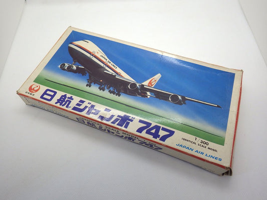 JAL 日本航空 日航ジャンボ ボーイング 747便 1/300 航空機 プラモデル 箱付き ♪