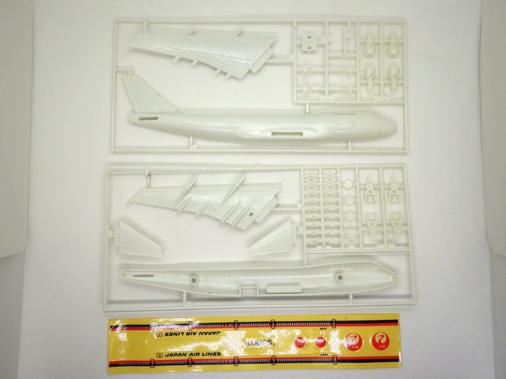 JAL 日本航空 日航ジャンボ ボーイング 747便 1/300 航空機 プラモデル 箱付き ♪