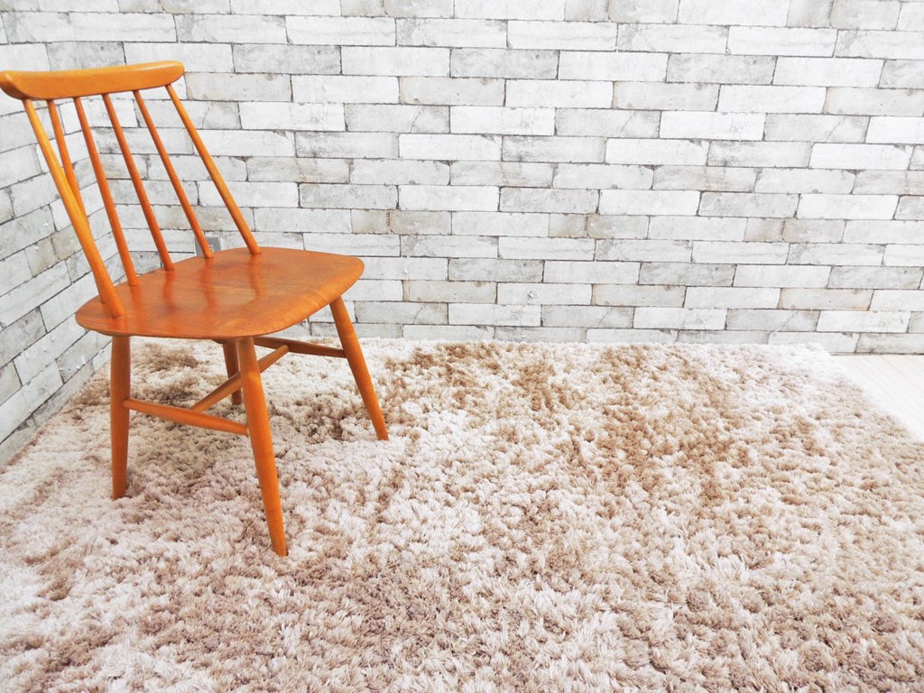 スプリングヴァレー SPRING VALLEY シャギー ラグ 絨毯 カーペット マット 200×140 無地 ベージュ 参考価格 : \78,400- ●