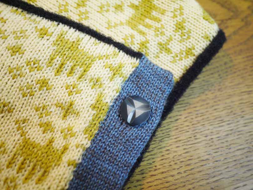 紀編物製作 ハンドメイド ニット編み工房 ボタン付きえりまき 猫 黄色 新品 ●