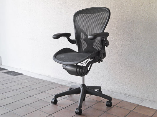 ハーマンミラー Herman Miller アーロンチェア Bサイズ ポスチャーフィット クラシックカーボン グラファイトカラーベース フル装備 ◇